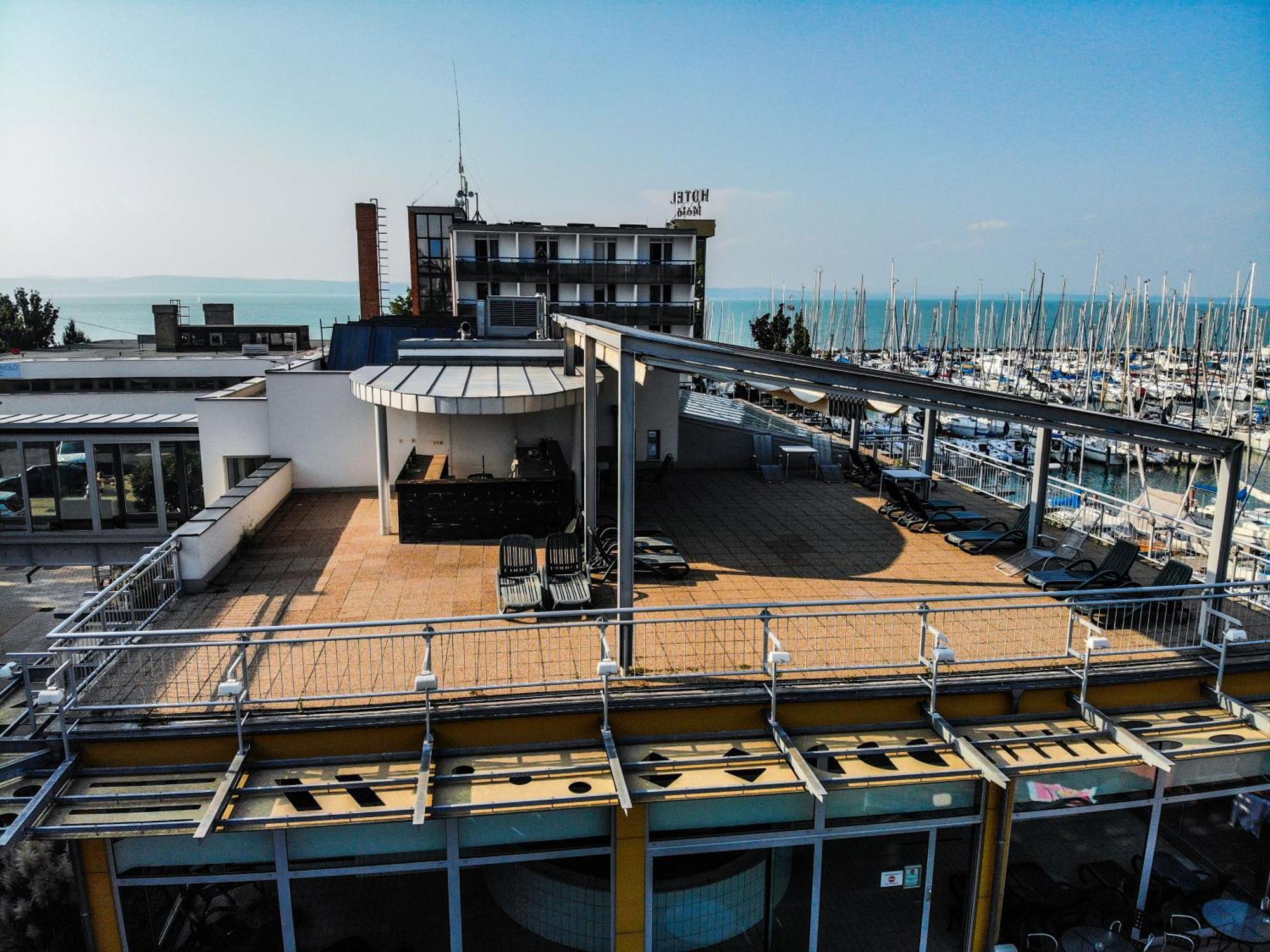 Hotel Yacht Wellness & Business Siófok Exterior foto